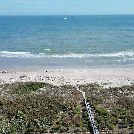 Enchanting 2-Bedroom Ground Floor Beach Condo At Cape Canaveral Wifi & Ac